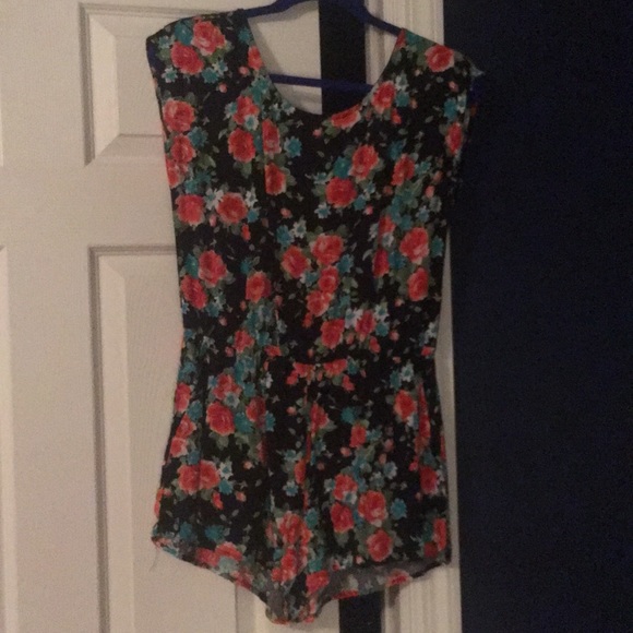 Romper - Picture 2 of 3